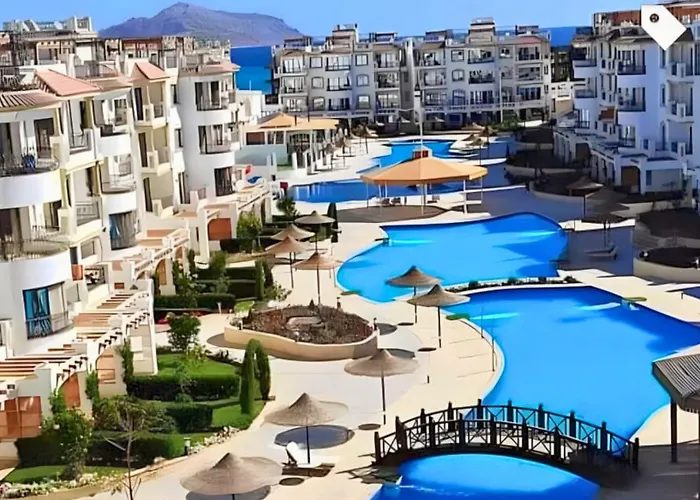 Hotel Hills Coral Bay 5*