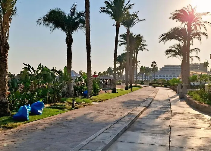 Hotel Hills Coral Bay 5*